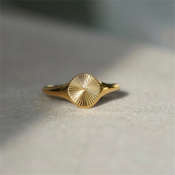 Stylish Chunky Signet Wave Ring - Picture 6 of 7